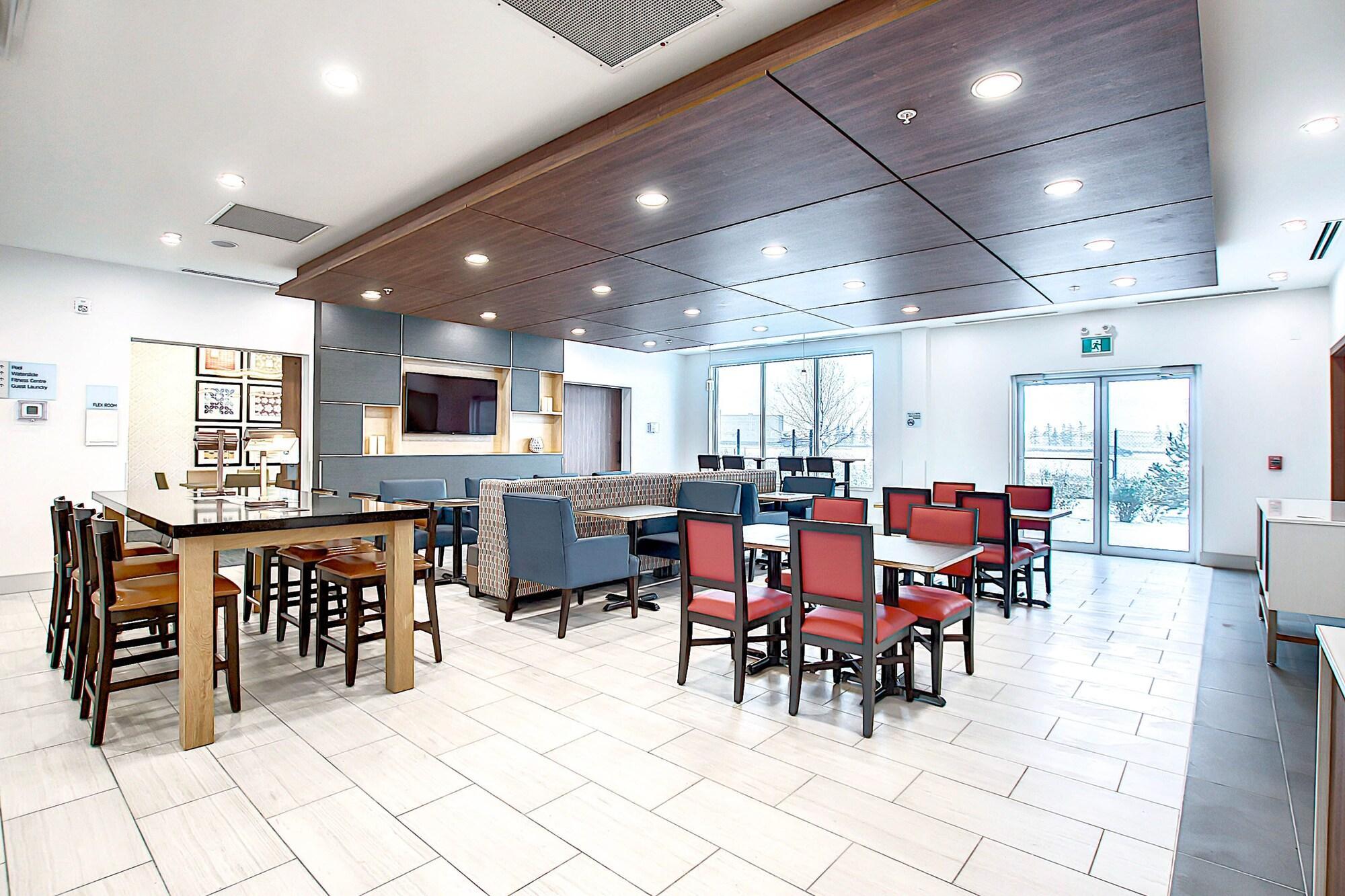 Holiday Inn Express & Suites - Calgary Airport Trail Ne By Ihg エクステリア 写真