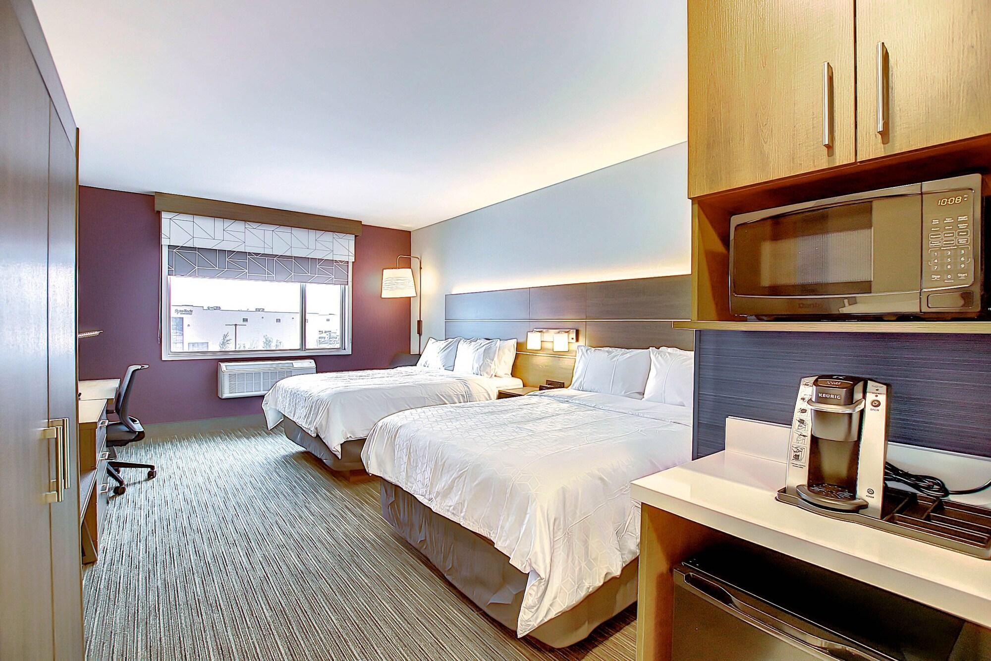 Holiday Inn Express & Suites - Calgary Airport Trail Ne By Ihg エクステリア 写真