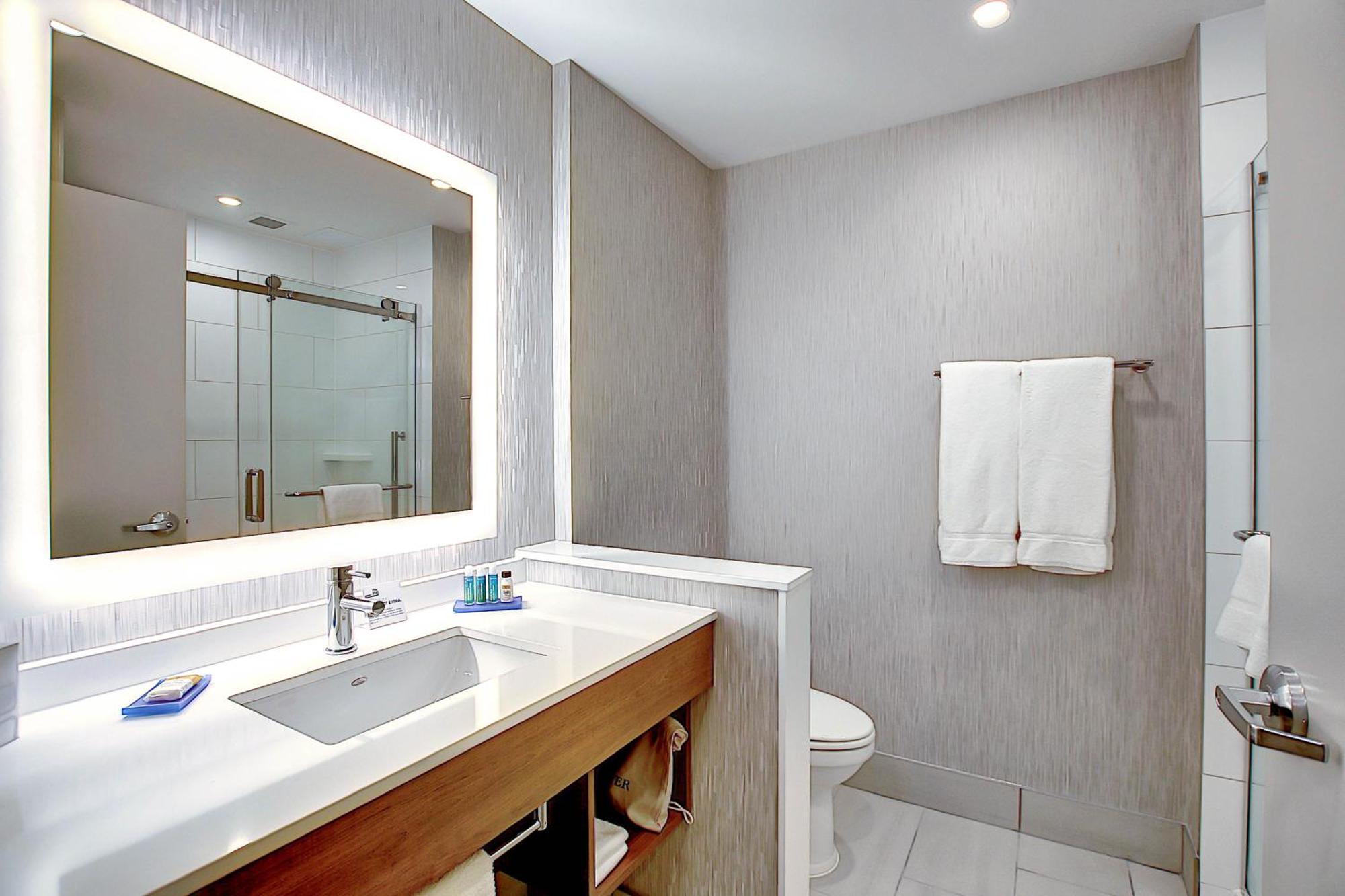 Holiday Inn Express & Suites - Calgary Airport Trail Ne By Ihg エクステリア 写真