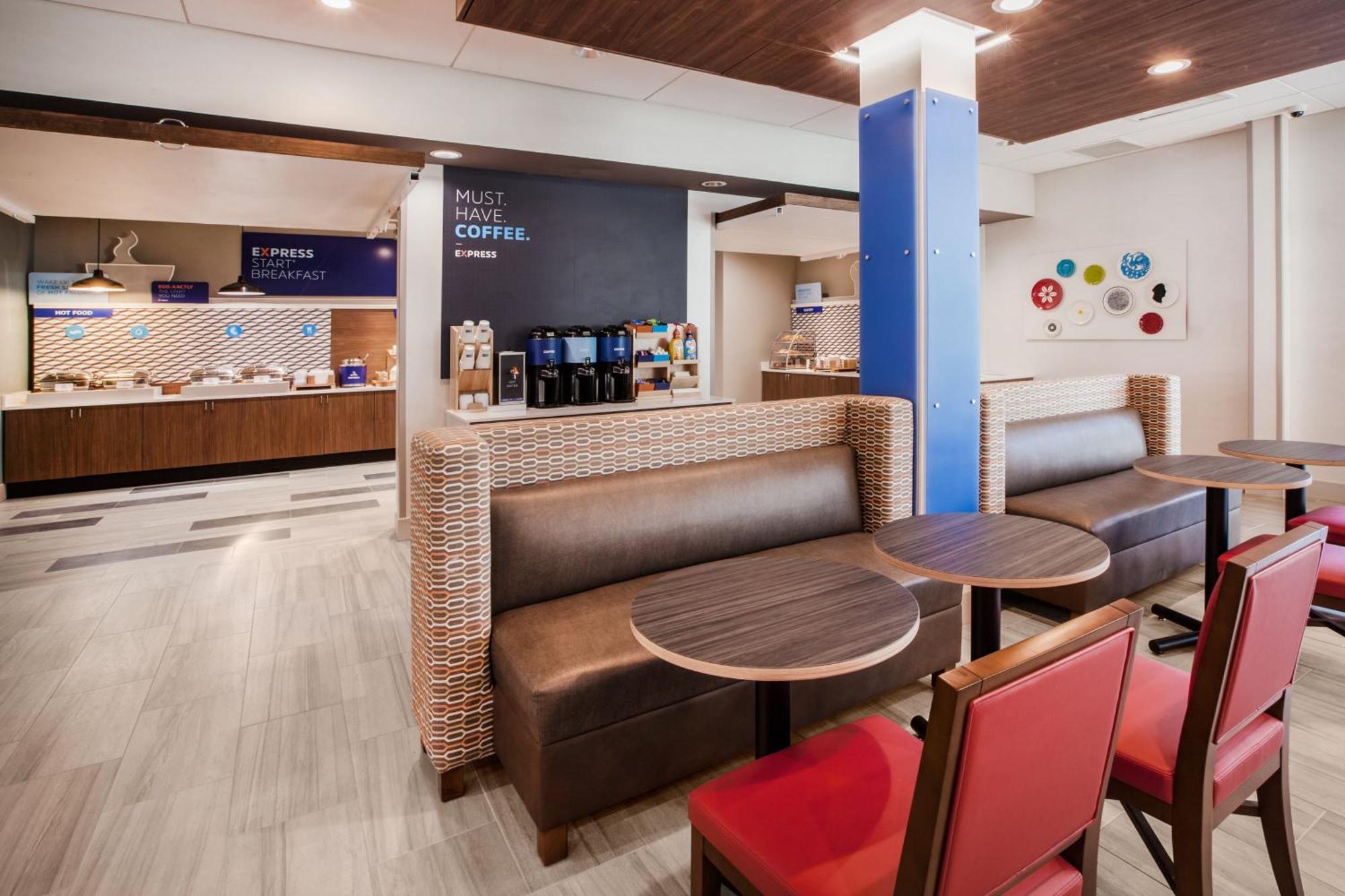 Holiday Inn Express & Suites - Calgary Airport Trail Ne By Ihg エクステリア 写真
