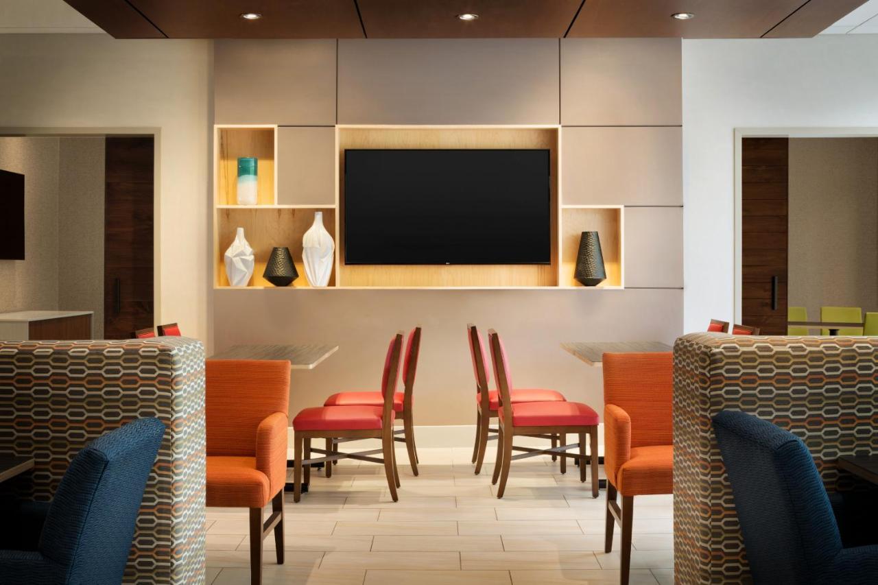 Holiday Inn Express & Suites - Calgary Airport Trail Ne By Ihg エクステリア 写真