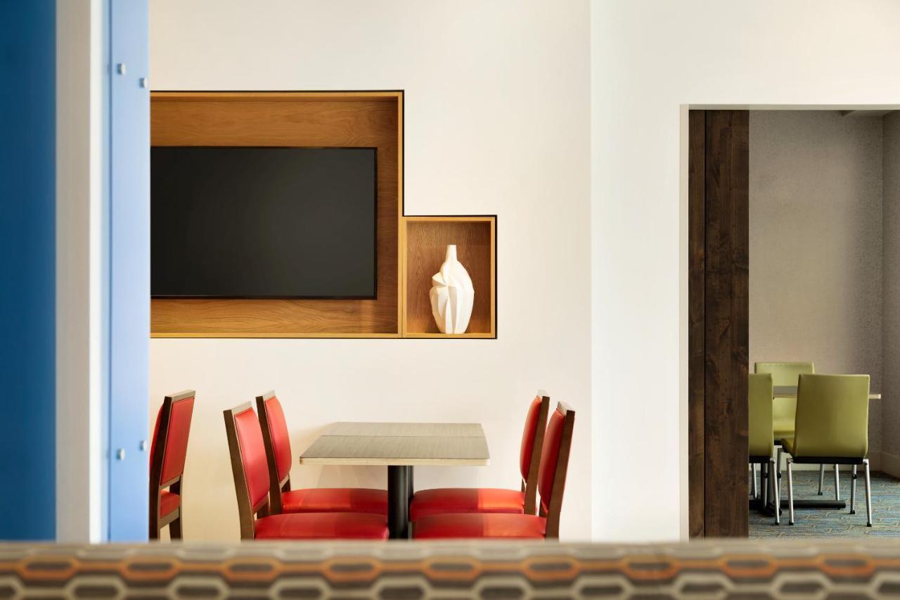 Holiday Inn Express & Suites - Calgary Airport Trail Ne By Ihg エクステリア 写真